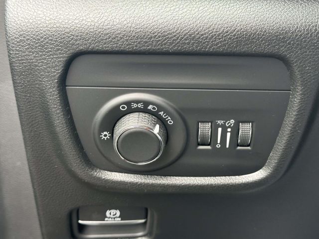 2025 Jeep Grand Cherokee LAREDO X 4X4 2025 Jeep Grand Cherokee LAREDO X 4X4