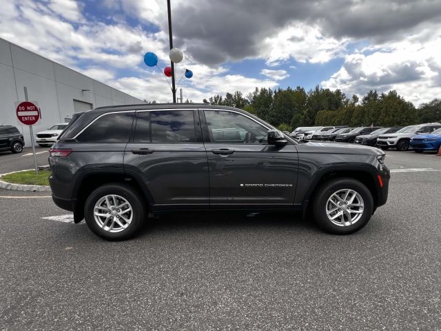 2025 Jeep Grand Cherokee Laredo X 4x4