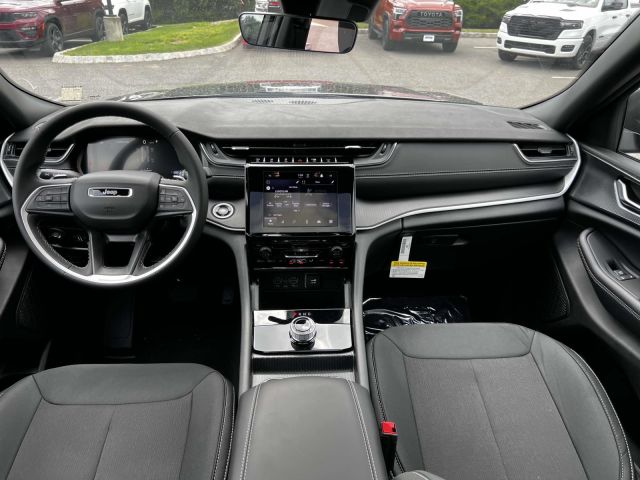2025 Jeep Grand Cherokee Laredo X 4x4