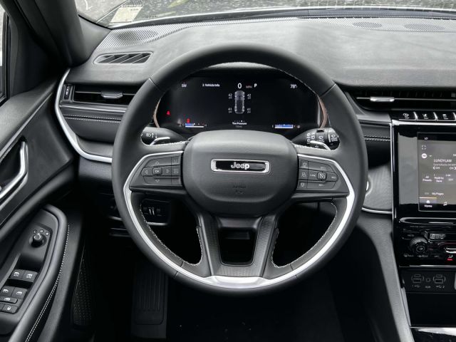 2025 Jeep Grand Cherokee Laredo X 4x4