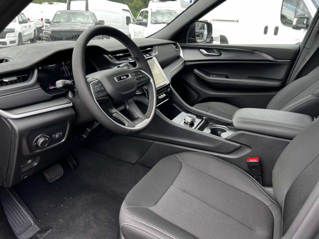 2025 Jeep Grand Cherokee Laredo X 4x4