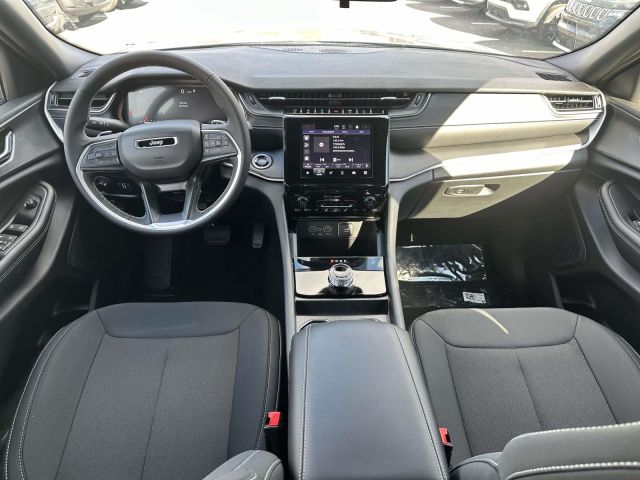 2025 Jeep Grand Cherokee Laredo 4x4 2025 Jeep Grand Cherokee Laredo 4x4