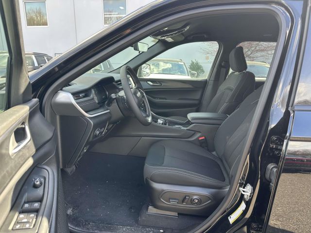 2025 Jeep Grand Cherokee Laredo 4x4 2025 Jeep Grand Cherokee Laredo 4x4