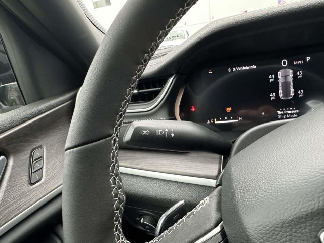 2025 Jeep Grand Cherokee LIMITED 4X4 2025 Jeep Grand Cherokee LIMITED 4X4