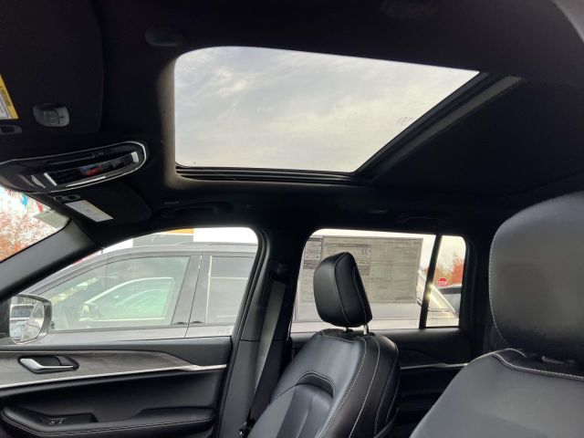 2025 Jeep Grand Cherokee Limited 4x4 2025 Jeep Grand Cherokee Limited 4x4