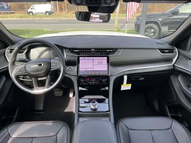 2025 Jeep Grand Cherokee Limited 4x4 2025 Jeep Grand Cherokee Limited 4x4