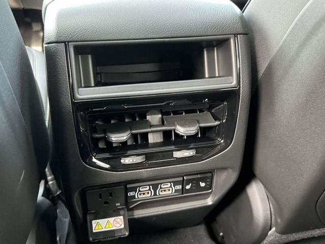 2025 Jeep Grand Cherokee Limited 4x4 2025 Jeep Grand Cherokee Limited 4x4