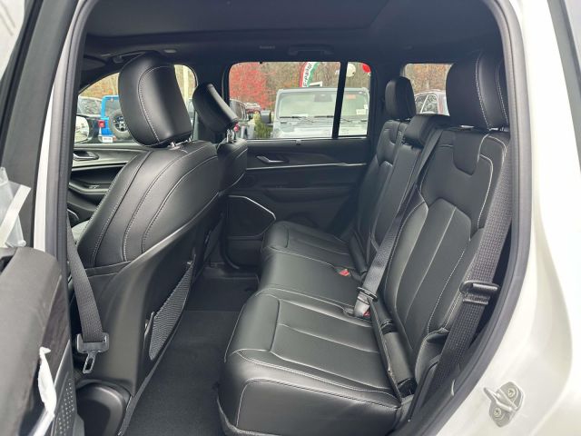 2025 Jeep Grand Cherokee Limited 4x4 2025 Jeep Grand Cherokee Limited 4x4