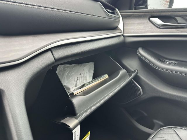 2025 Jeep Grand Cherokee Limited 4x4 2025 Jeep Grand Cherokee Limited 4x4