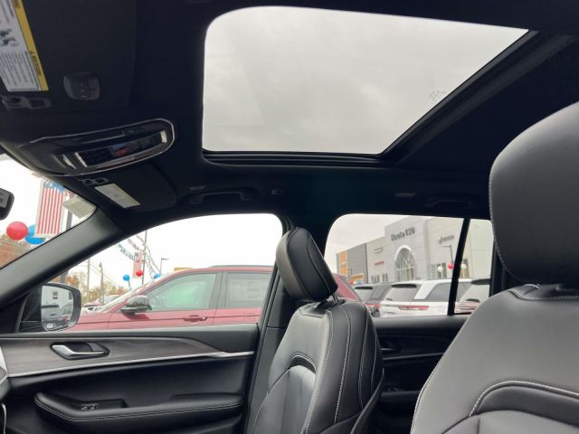 2025 Jeep Grand Cherokee Limited 4x4 2025 Jeep Grand Cherokee Limited 4x4