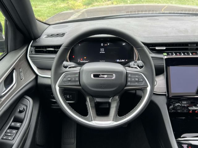 2025 Jeep Grand Cherokee Limited 4x4 2025 Jeep Grand Cherokee Limited 4x4