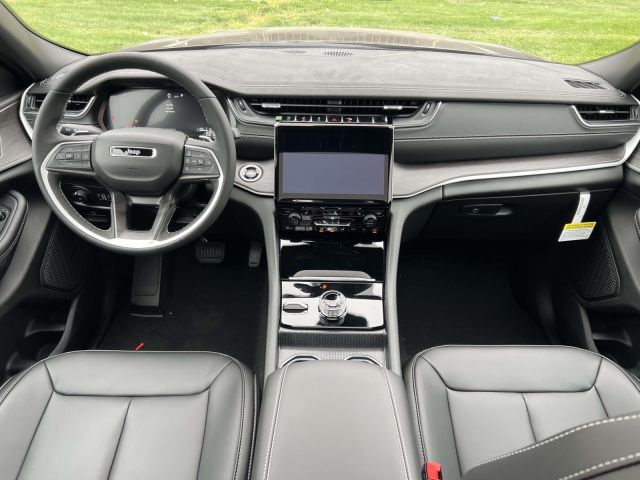 2025 Jeep Grand Cherokee Limited 4x4 2025 Jeep Grand Cherokee Limited 4x4