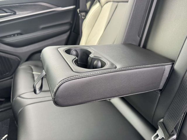 2025 Jeep Grand Cherokee Limited 4x4 2025 Jeep Grand Cherokee Limited 4x4