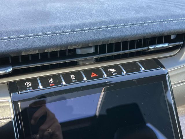 2025 Jeep Grand Cherokee Limited 4x4 2025 Jeep Grand Cherokee Limited 4x4