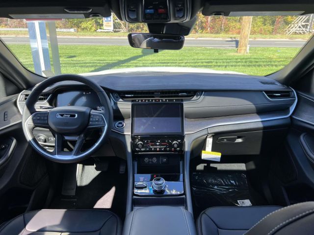 2025 Jeep Grand Cherokee Limited 4x4 2025 Jeep Grand Cherokee Limited 4x4