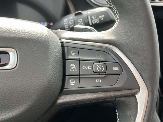 2025 Jeep Grand Cherokee LIMITED 4X4