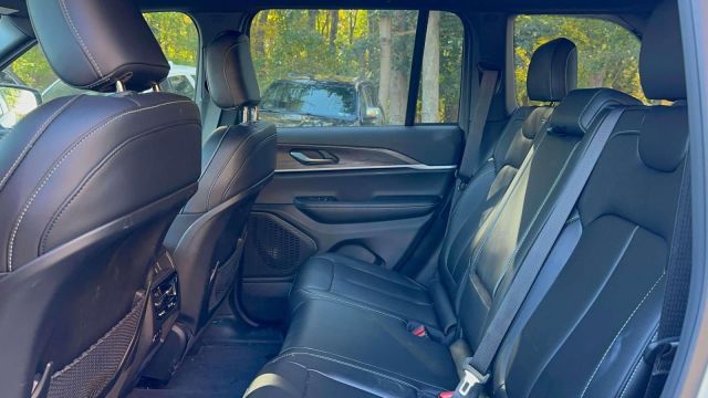 2025 Jeep Grand Cherokee Limited 4x4 2025 Jeep Grand Cherokee Limited 4x4