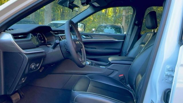 2025 Jeep Grand Cherokee Limited 4x4 2025 Jeep Grand Cherokee Limited 4x4