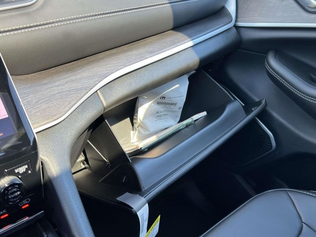 2025 Jeep Grand Cherokee Limited 4x4 2025 Jeep Grand Cherokee Limited 4x4