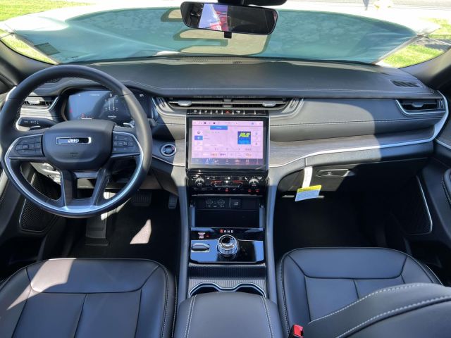 2025 Jeep Grand Cherokee Limited 4x4 2025 Jeep Grand Cherokee Limited 4x4