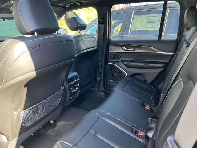 2025 Jeep Grand Cherokee Limited 4x4 2025 Jeep Grand Cherokee Limited 4x4