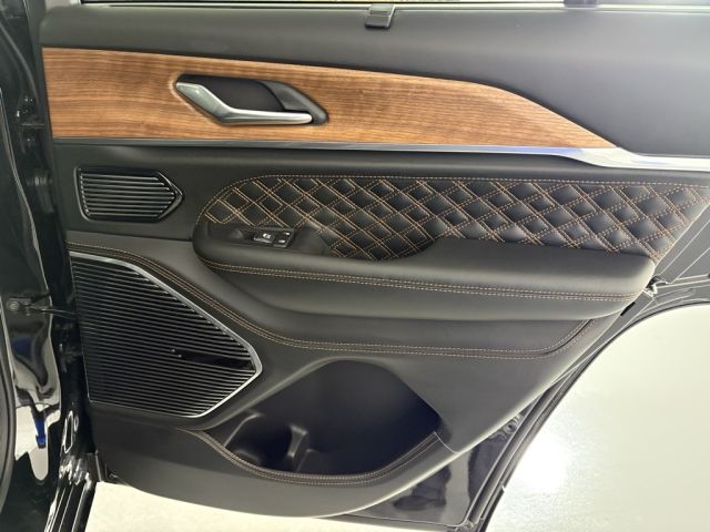 2025 Jeep Grand Cherokee Summit 2025 Jeep Grand Cherokee Summit