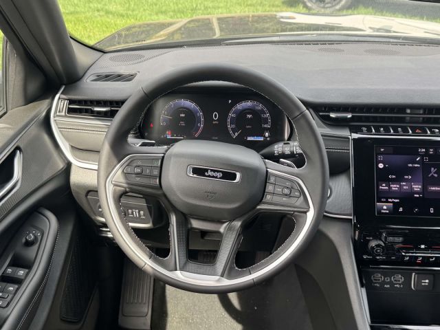 2025 Jeep Grand Cherokee L Laredo X 4x4