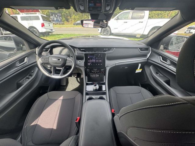 2025 Jeep Grand Cherokee L Laredo X 4x4