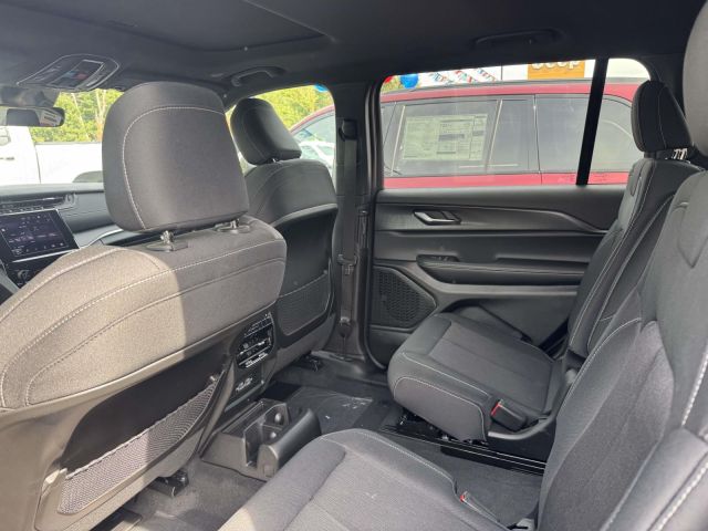2025 Jeep Grand Cherokee L Laredo X 4x4