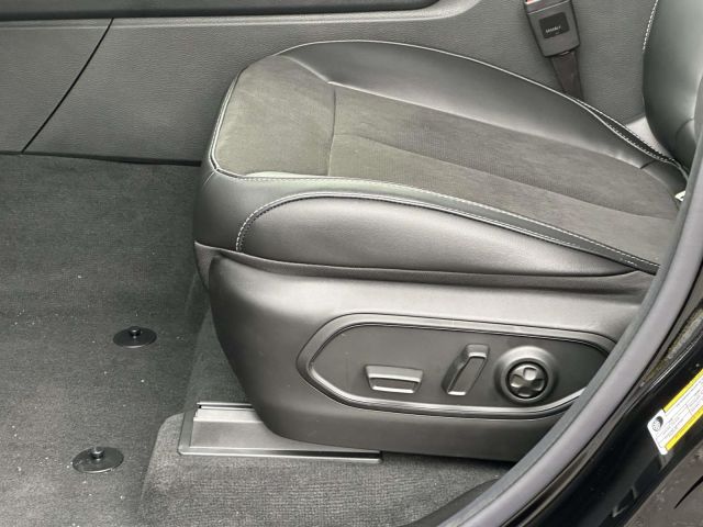 2025 Jeep Grand Cherokee L L ALTITUDE X 4X4 2025 Jeep Grand Cherokee L L ALTITUDE X 4X4