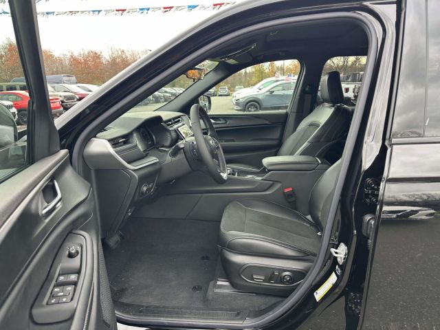 2025 Jeep Grand Cherokee L L ALTITUDE X 4X4 2025 Jeep Grand Cherokee L L ALTITUDE X 4X4