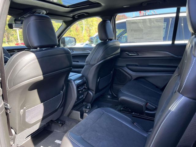 2025 Jeep Grand Cherokee L Altitude X 4x4 2025 Jeep Grand Cherokee L Altitude X 4x4