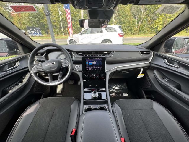2025 Jeep Grand Cherokee L Altitude X 4x4
