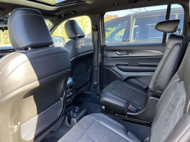 2025 Jeep Grand Cherokee L Altitude X 4x4 2025 Jeep Grand Cherokee L Altitude X 4x4