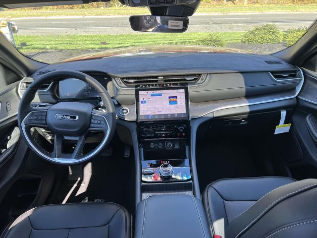 2025 Jeep Grand Cherokee L Limited 4x4