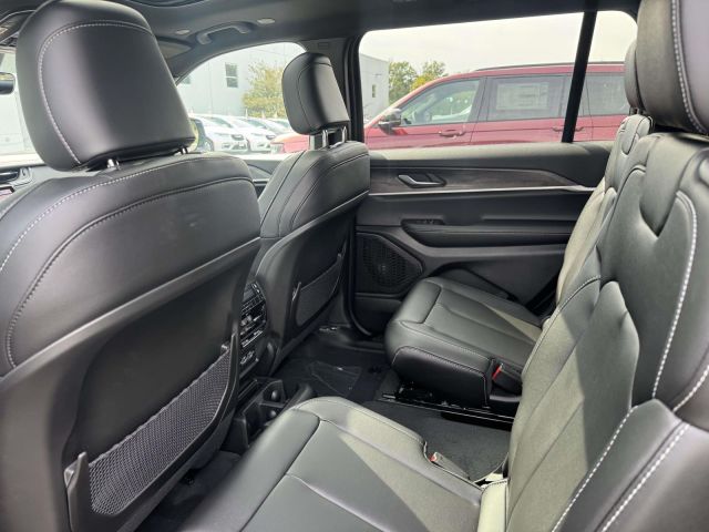 2025 Jeep Grand Cherokee L Limited 4x4