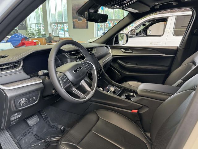 2025 Jeep Grand Cherokee L Limited 4x4