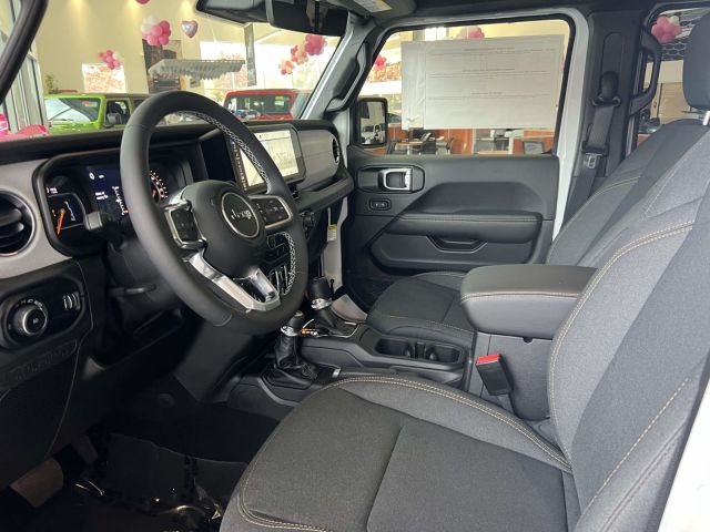 2025 Jeep Wrangler Sahara 4 Door 4x4 2025 Jeep Wrangler Sahara 4 Door 4x4