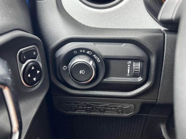 2025 Jeep Wrangler Willys 4 Door 4x4