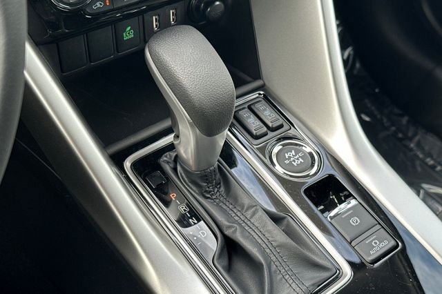 2025 Mitsubishi Eclipse Cross SE 2025 Mitsubishi Eclipse Cross SE