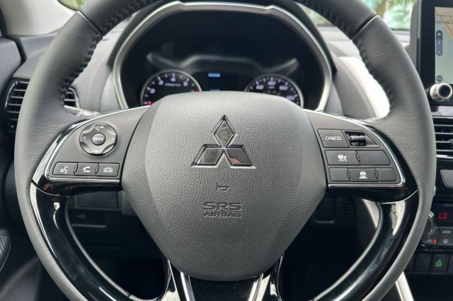 2025 Mitsubishi Eclipse Cross SE 2025 Mitsubishi Eclipse Cross SE