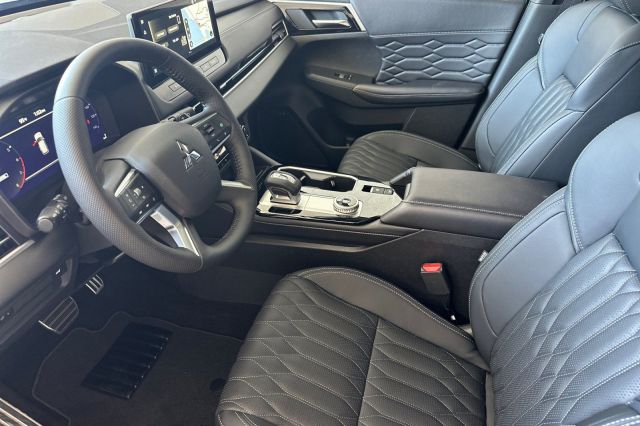 2025 Mitsubishi Outlander SEL 2025 Mitsubishi Outlander SEL