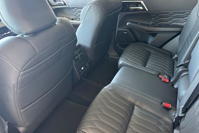 2025 Mitsubishi Outlander SEL 2025 Mitsubishi Outlander SEL