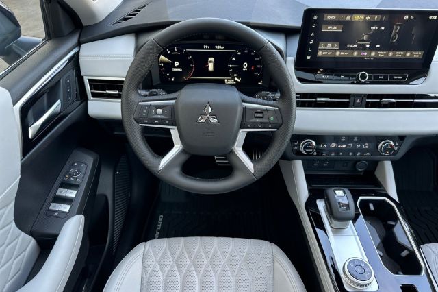 2025 Mitsubishi Outlander SEL 2025 Mitsubishi Outlander SEL