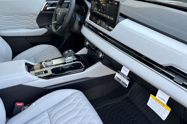 2025 Mitsubishi Outlander SEL 2025 Mitsubishi Outlander SEL