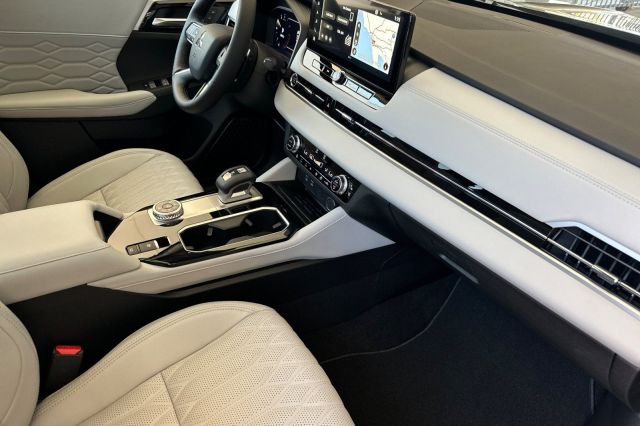 2025 Mitsubishi Outlander SEL 2025 Mitsubishi Outlander SEL