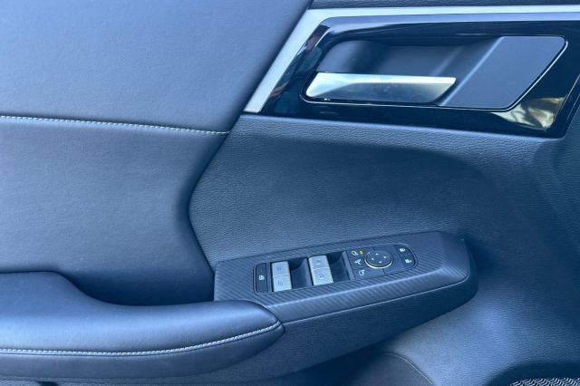 2025 Mitsubishi Outlander PHEV SE 2025 Mitsubishi Outlander PHEV SE