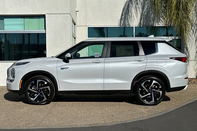 2025 Mitsubishi Outlander PHEV SE 2025 Mitsubishi Outlander PHEV SE