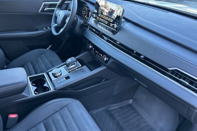 2025 Mitsubishi Outlander PHEV SE 2025 Mitsubishi Outlander PHEV SE