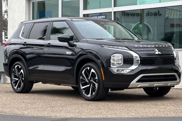 2025 Mitsubishi Outlander PHEV SE 2025 Mitsubishi Outlander PHEV SE